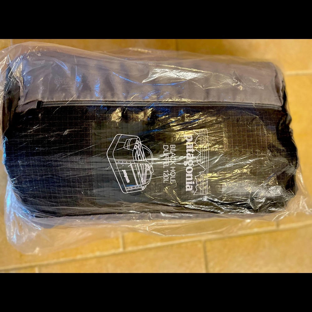 Discontinued Patagonia Black Hole Duffel in Hex Grey